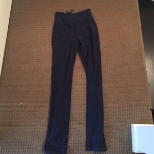 Navy high waisted leggings with pockets