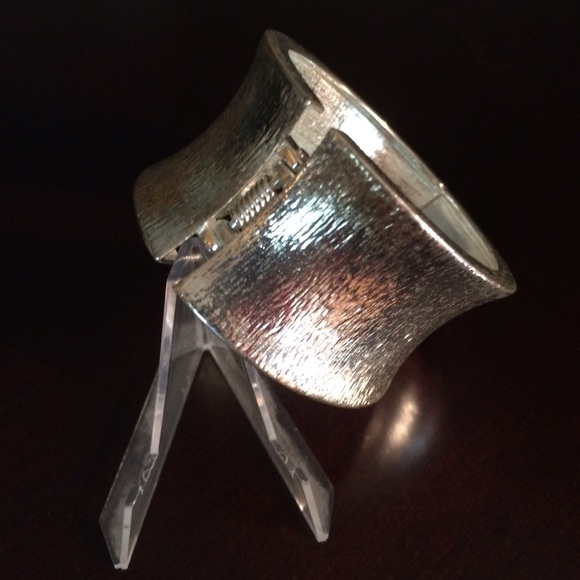 ❤️ REDUCED PRICE ❤️ Silver-Tone Bracelet - Picture 5 of 6