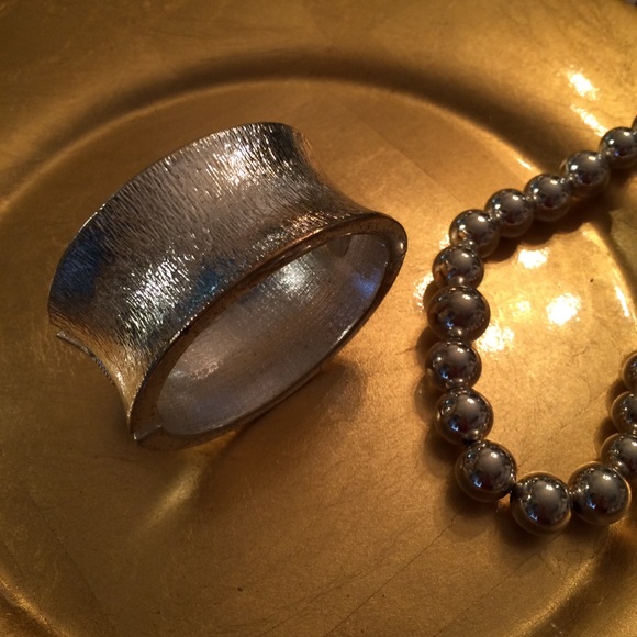 ❤️ REDUCED PRICE ❤️ Silver-Tone Bracelet - Picture 2 of 6