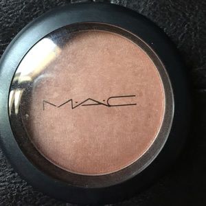 MAC powder blush in margin