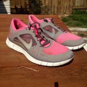 NIKE free run shoes!