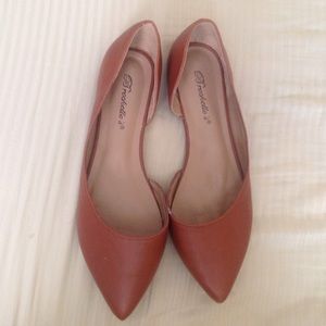 Size 7.5 brown pointy toed flats