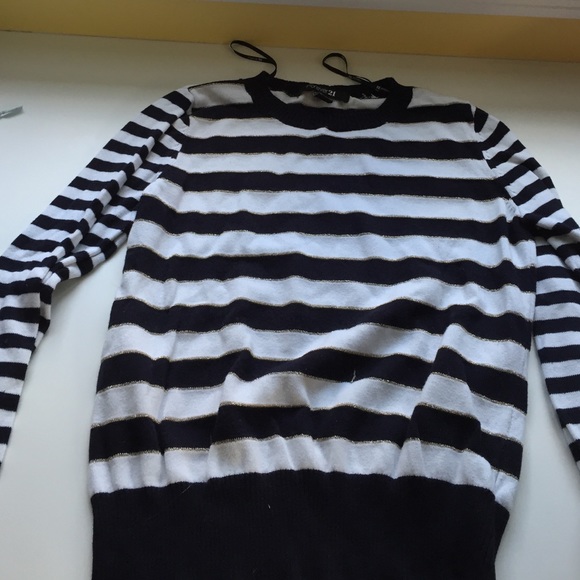 Sweater - Picture 1 of 3