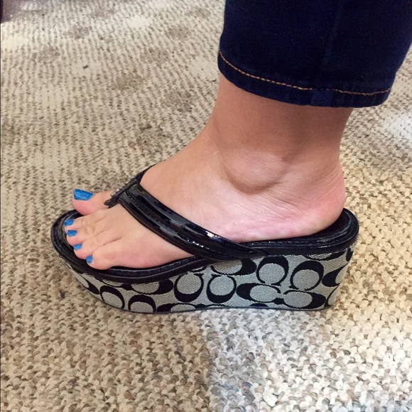 Size Sticker Stuck On Shoes Size Sticker Stuck On Shoes