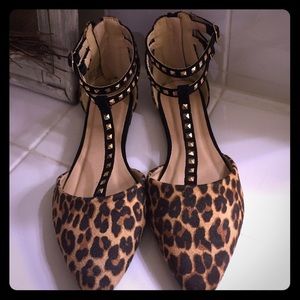 Leopard print flats with pointed toe