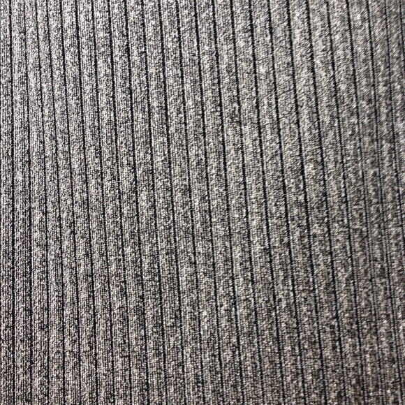 ☀️SALE! 💕HP! NWOT Gray pinstripe pencil skirt - Picture 2 of 3