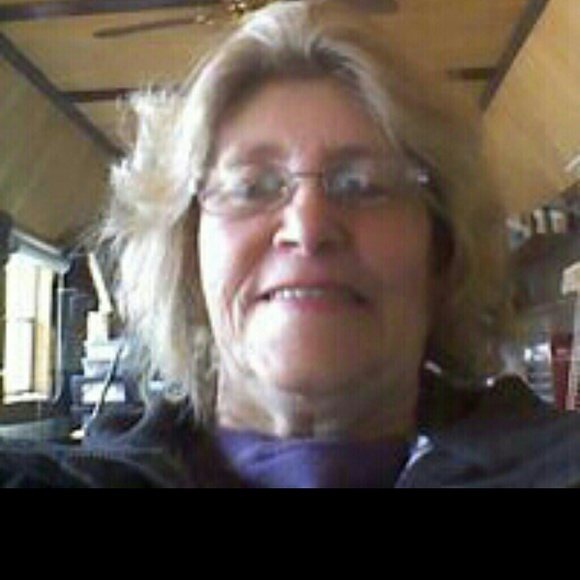 Meet your Posher, Jessica - Picture 2 of 2