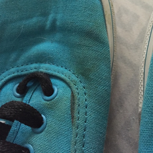 Vans - Picture 2 of 4