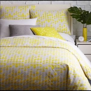 West Elm Duvet Cover and 2 matching pillow cases!