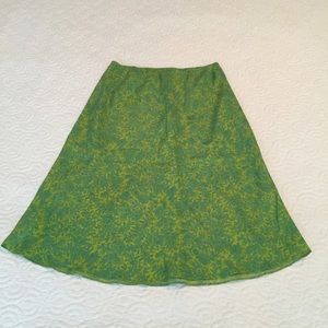 Gap 100% silk skirt size S.