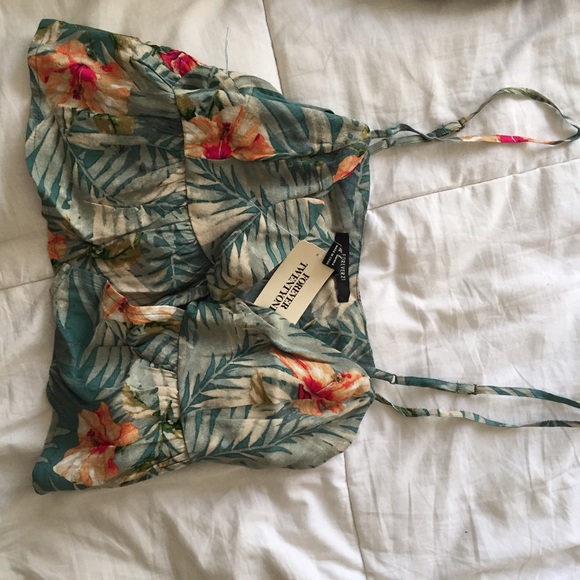 Cute floral crop top!