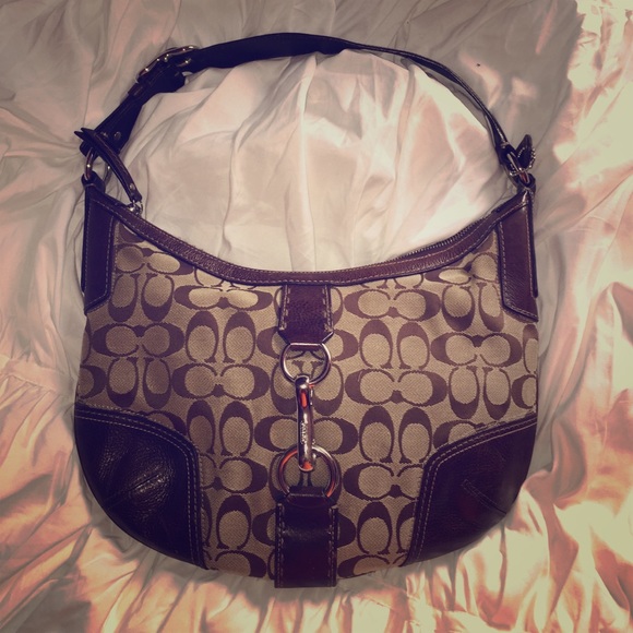 Coach Handbags - AUNTHENTIC Coach Purse with Clip