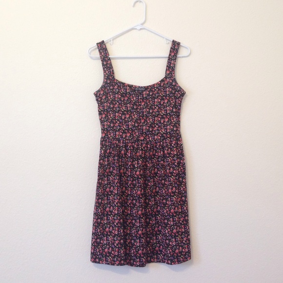 Flowy Floral Dress with Pockets!