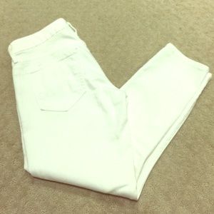 $20 on 〽️ Mother crop white denim