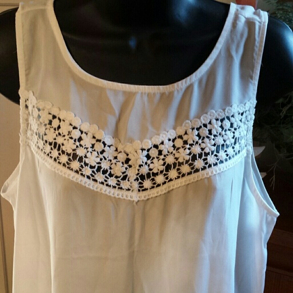 🌹SALE🌹Jr Off white Blouse Open Back sz Jr. XL - Picture 2 of 4