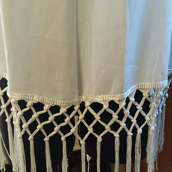 🌹SALE🌹Jr Off white Blouse Open Back sz Jr. XL - Picture 3 of 4