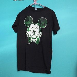 🚫TRADED🚫 weed Mickey Mouse middle finger tshirt