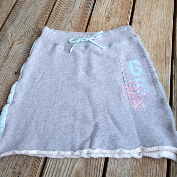 Benetton Bottoms - Girls grey Benetton skirt Benetton Bottoms - Girls grey Benetton skirt