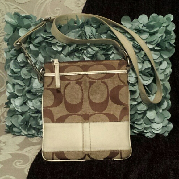 Coach Handbags - 🔴SOLD🔴Coach small crossbody