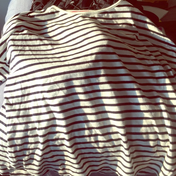 Boat- neck short top