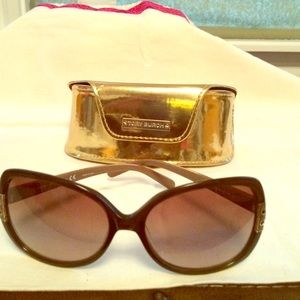 Classic Tory Burch sunglasses
