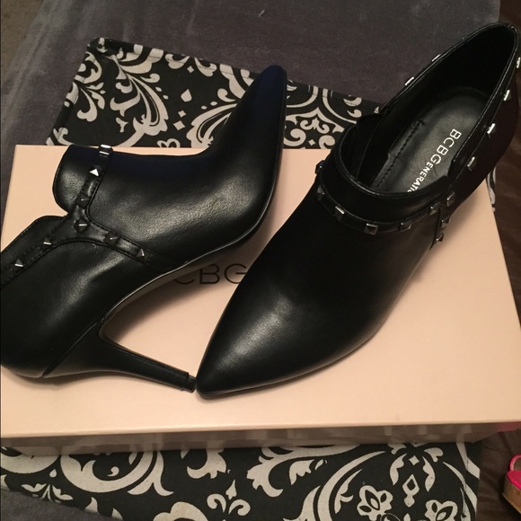💯**BRAND NEW BCBG ANKLE BOOTS**