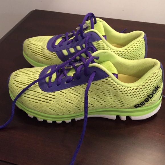 Women's Reebok tennis shoes