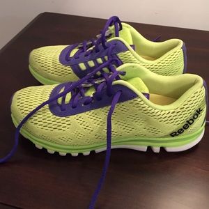 Women's Reebok tennis shoes