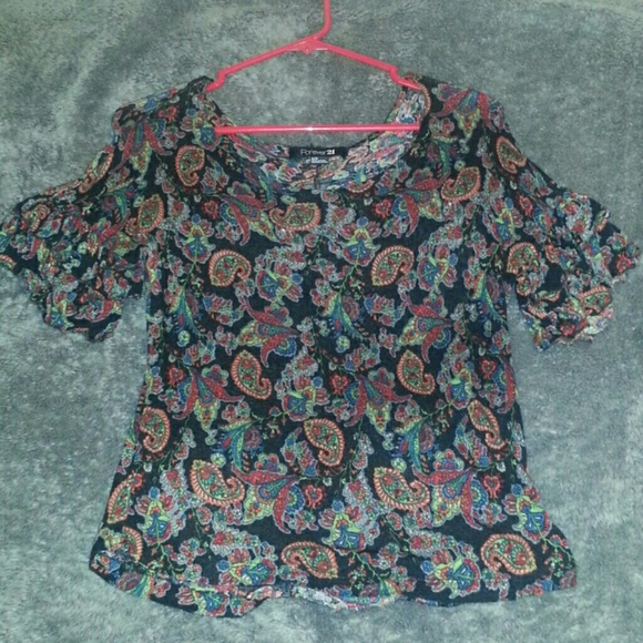 3/4 sleeve paisley top