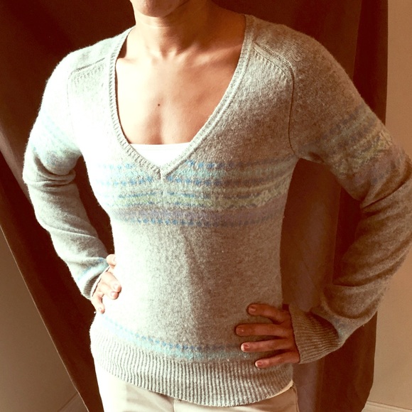 Express - vintage - gray v-neck sweater