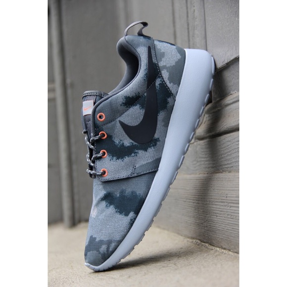 Nike WMNS Roshe Run “Armory”