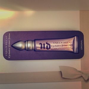 Urban Decay eye shadow primer