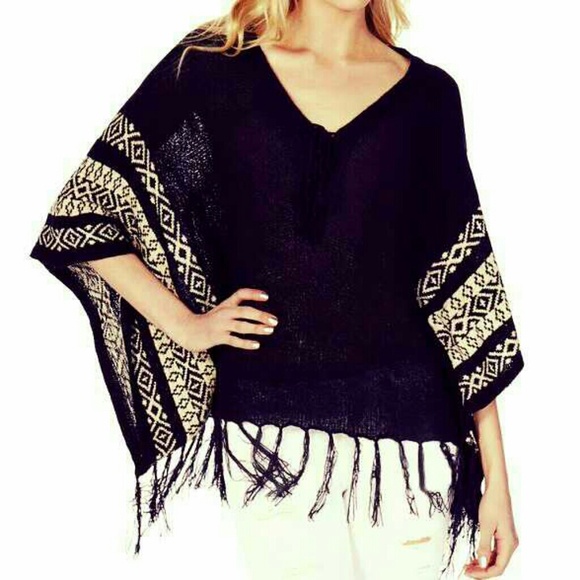 NWT Black & Cream Fringed Pullover Poncho