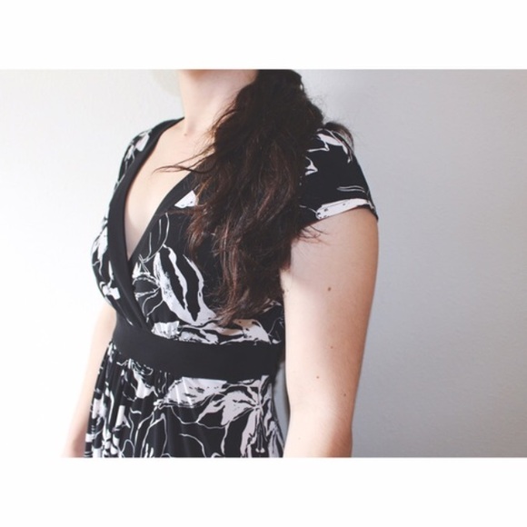 print v-neck wrap dress