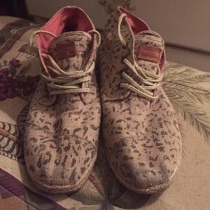 Leopard Toms