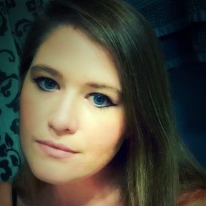 Meet your Posher, Holly