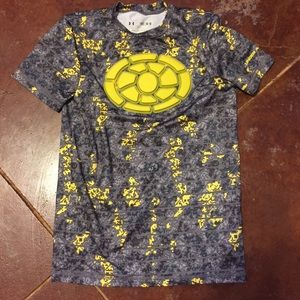 Under Armour Youth Boy Shirt w/ chest protector!