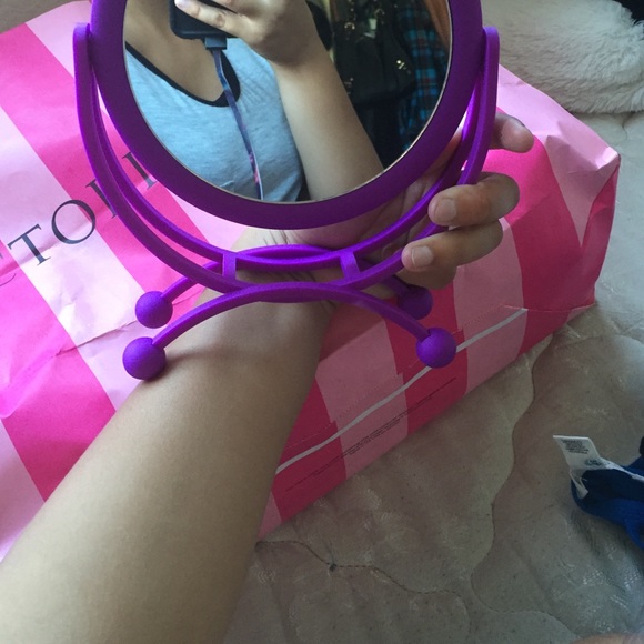 Vanity - Picture 2 of 4