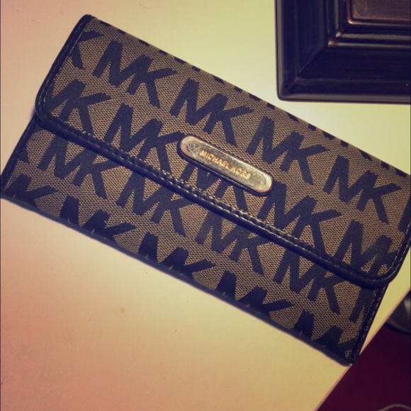 Authentic Michael Kors Wallet.