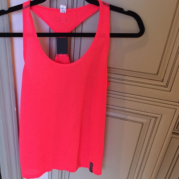 Under armour tank