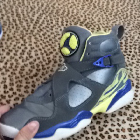 Jordan 8 laney size 5.5