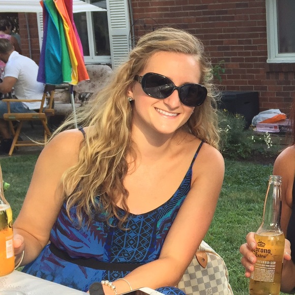 Meet your Posher, Megan - Picture 2 of 6