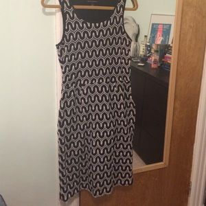 Banana Republic: black and white patterned dress