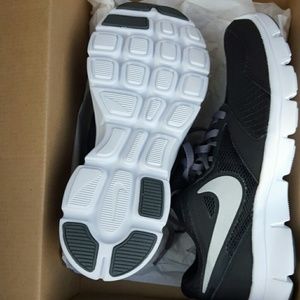 Nike shoes size 6Y (8.5 womens)