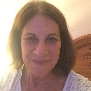 Meet your Posher, Debbi