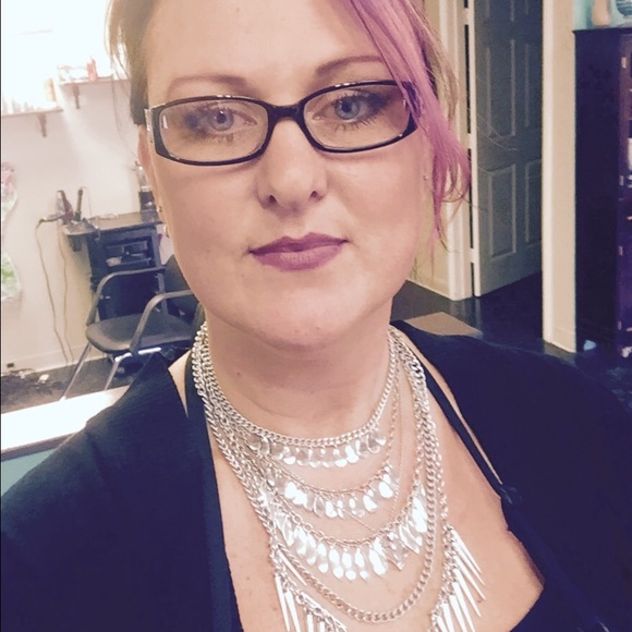 Meet your Posher, Christie - Picture 2 of 4