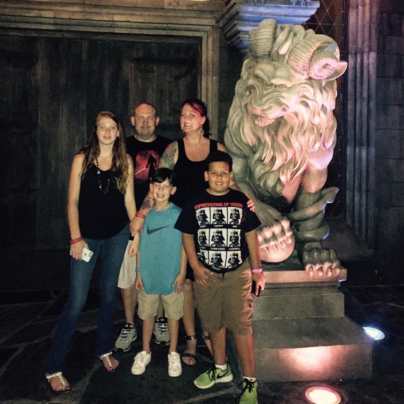 Meet your Posher, Christie - Picture 4 of 4