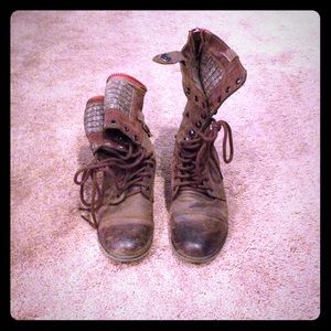 Brown Reversible Steve Madden Boots!