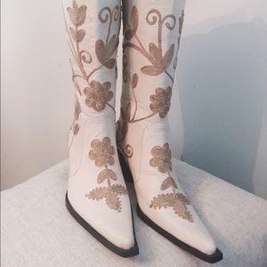 Zeyzani Embroidered Leather Boots