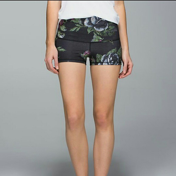 Lululemon NWOT garden party boogie shorts - Picture 2 of 4